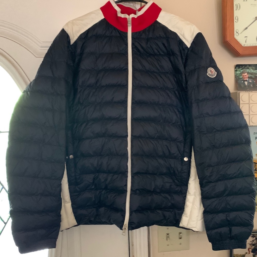 Moncler Men’s Size (6) which is a US XL Jacket